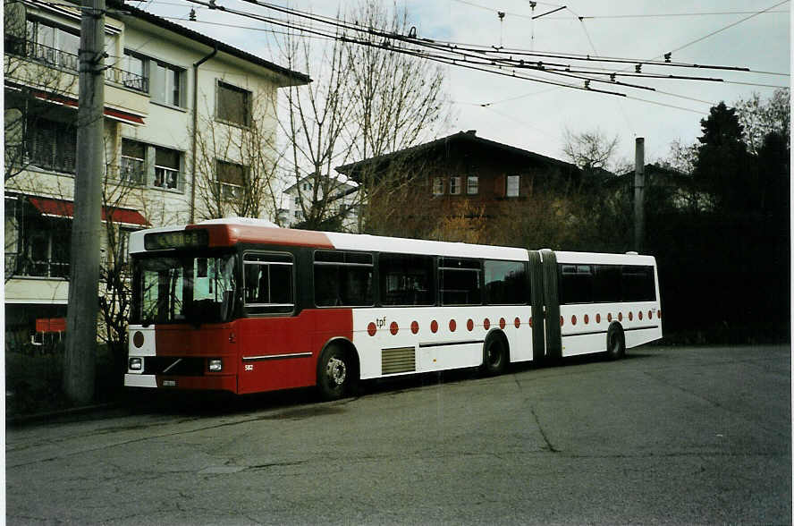 (092'018) - TPF Fribourg - Nr. 582/FR 300'423 - Volvo/Hess (ex TF Fribourg Nr. 182) am 17. Februar 2007 in Fribourg, Garage