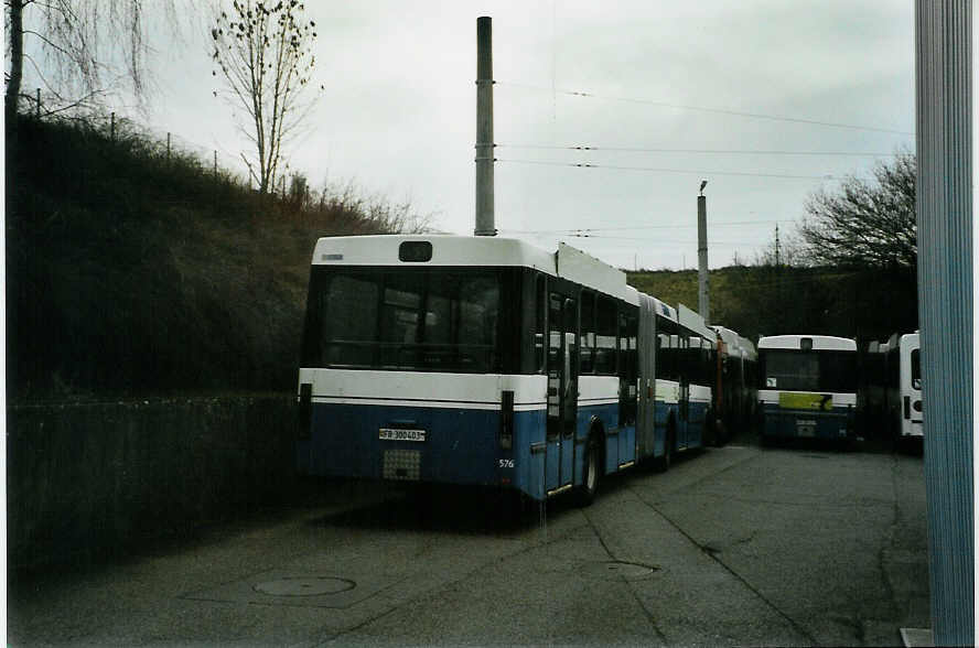 (092'019) - TPF Fribourg - Nr. 576/FR 300'403 - Volvo/Hess (ex TF Fribourg Nr. 176) am 17. Februar 2007 in Fribourg, Garage