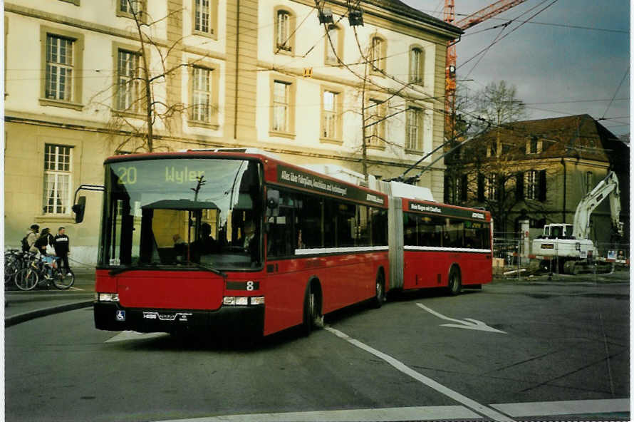 (092'202) - Bernmobil, Bern - Nr. 8 - NAW/Hess Gelenktrolleybus am 19. Februar 2007 beim Bahnhof Bern
