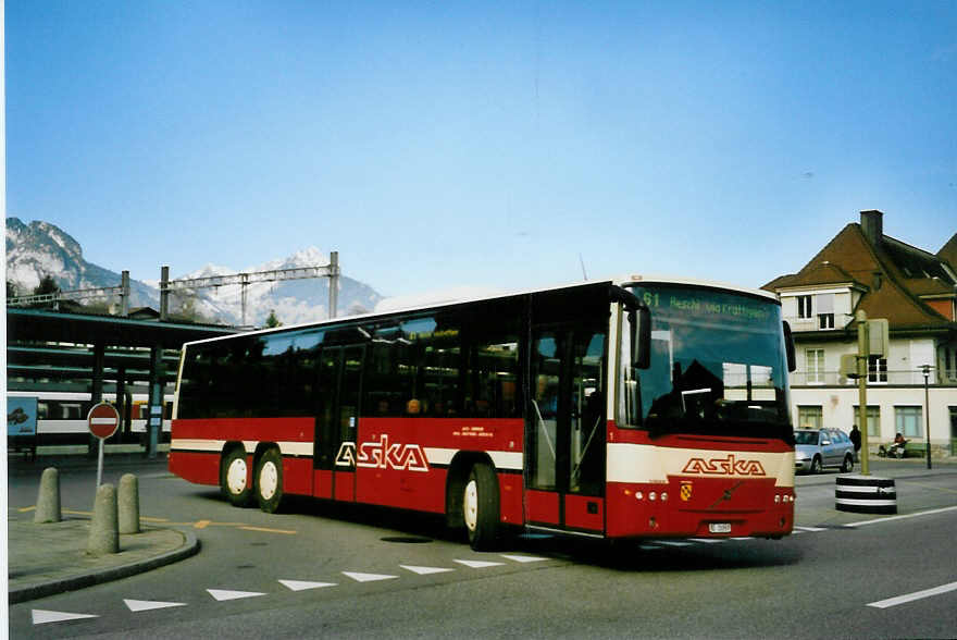 (093'524) - ASKA Aeschi - Nr. 1/BE 26'869 - Volvo am 2. April 2007 beim Bahnhof Spiez