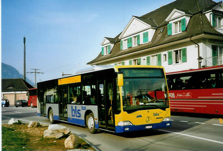 (093'535) - AFA Adelboden - Nr. 93/BE 26'705 - Mercedes (ex Nr. 5) am 5. April 2007 beim Bahnhof Frutigen