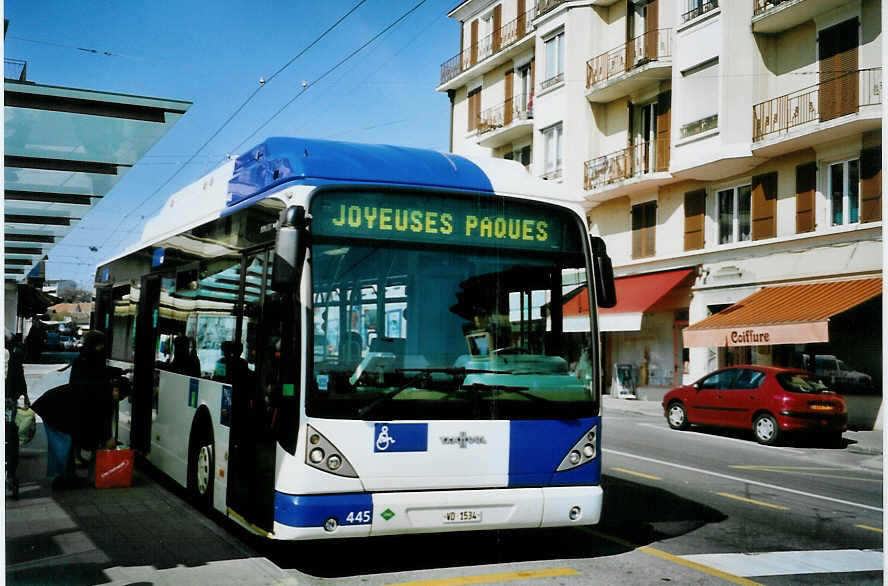 (093'709) - TL Lausanne - Nr. 445/VD 1534 - Van Hool am 7. April 2007 beim Bahnhof Renens