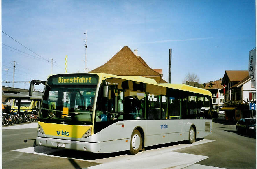 (093'827) - Busland, Burgdorf - Nr. 7/BE 539'547 - Van Hool am 13. April 2007 beim Bahnhof Langnau