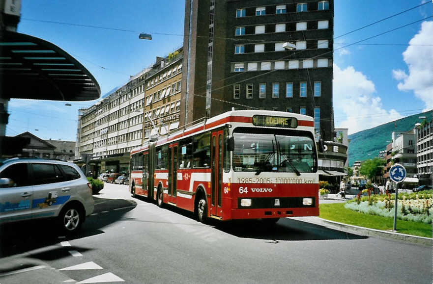 (095'912) - VB Biel - Nr. 64 - Volvo/R&J Gelenktrolleybus am 7. Juli 2007 in Biel, Guisanplatz