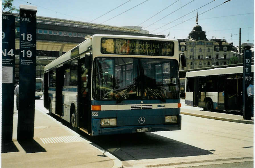 (096'207) - VBL Luzern - Nr. 555/LU 15'102 - Mercedes (ex Gowa, Luzern Nr. 55) am 15. Juli 2007 beim Bahnhof Luzern