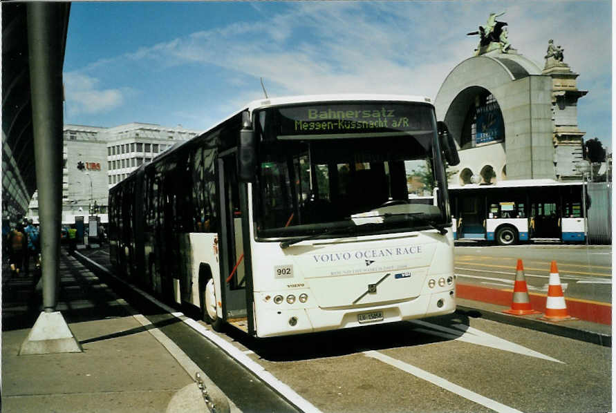 (096'717) - VBL Luzern - Nr. 902/LU 15'058 - Volvo am 23. Juli 2007 beim Bahnhof Luzern