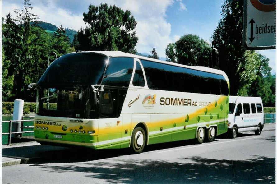 (097'533) - Sommer, Grnen - BE 26'858 - Neoplan am 24. August 2007 bei der Schifflndte Thun