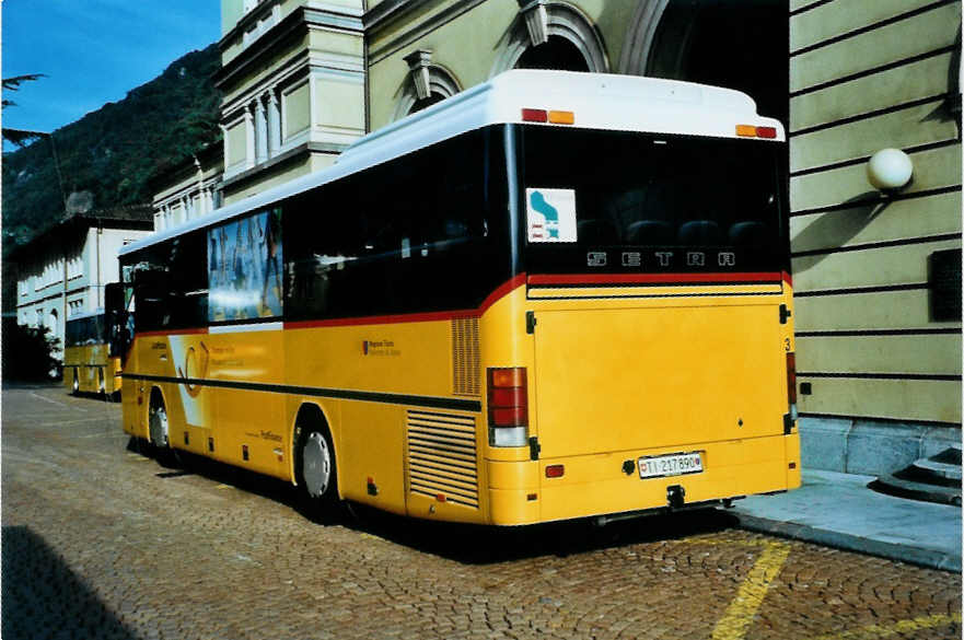 (099'727) - Marchetti, Airolo - Nr. 3/TI 217'890 - Setra am 3. Oktober 2007 beim Bahnhof Bellinzona