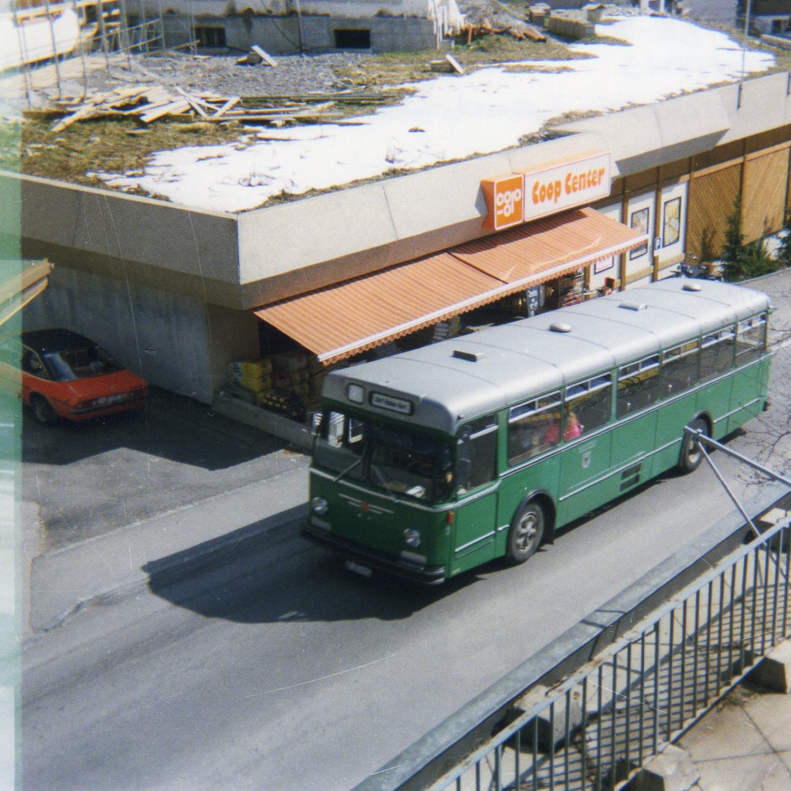 (10-16) - Aus dem Archiv: AFA Adelboden - Nr. 2/BE 263'015 - FBW/FHS (ex BVB Basel Nr. 51) im April 1988 in Adelboden, Landstrasse