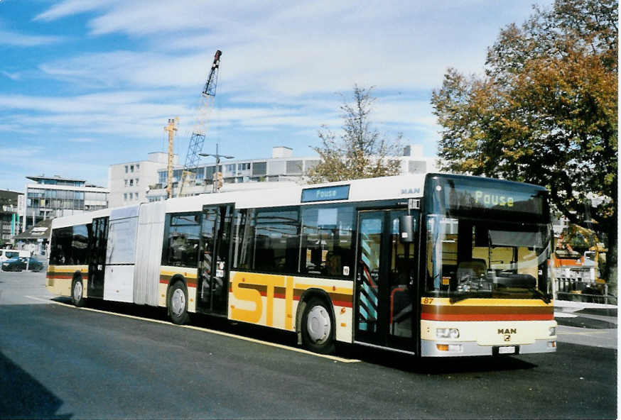 (100'713) - STI Thun - Nr. 87/BE 572'087 - MAN am 29. Oktober 2007 beim Bahnhof Thun (prov. Haltestelle)