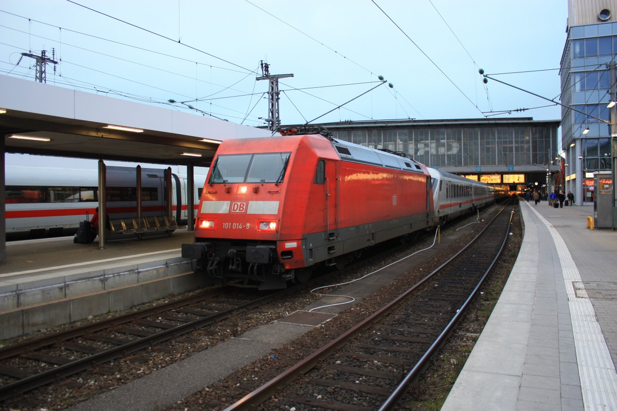 101 014-9 steht am 3. Januar 2014 im M�nchner Hauptbahnhof.