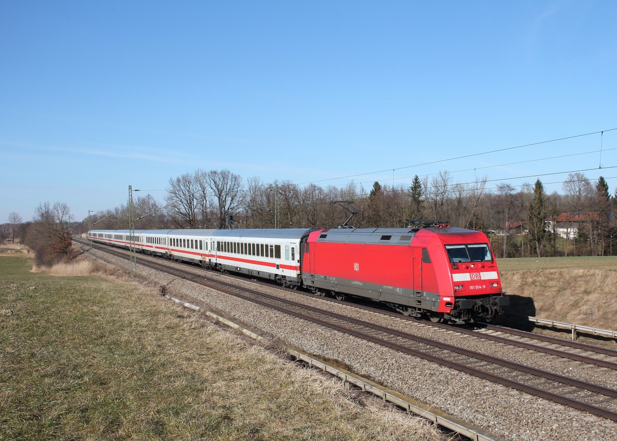 101 014-9 war auf Grund einer Signalst�rung auf dem falschen gleis unterwegs. Aufgenommen bei Hilperting am 7. M�rz 2015.