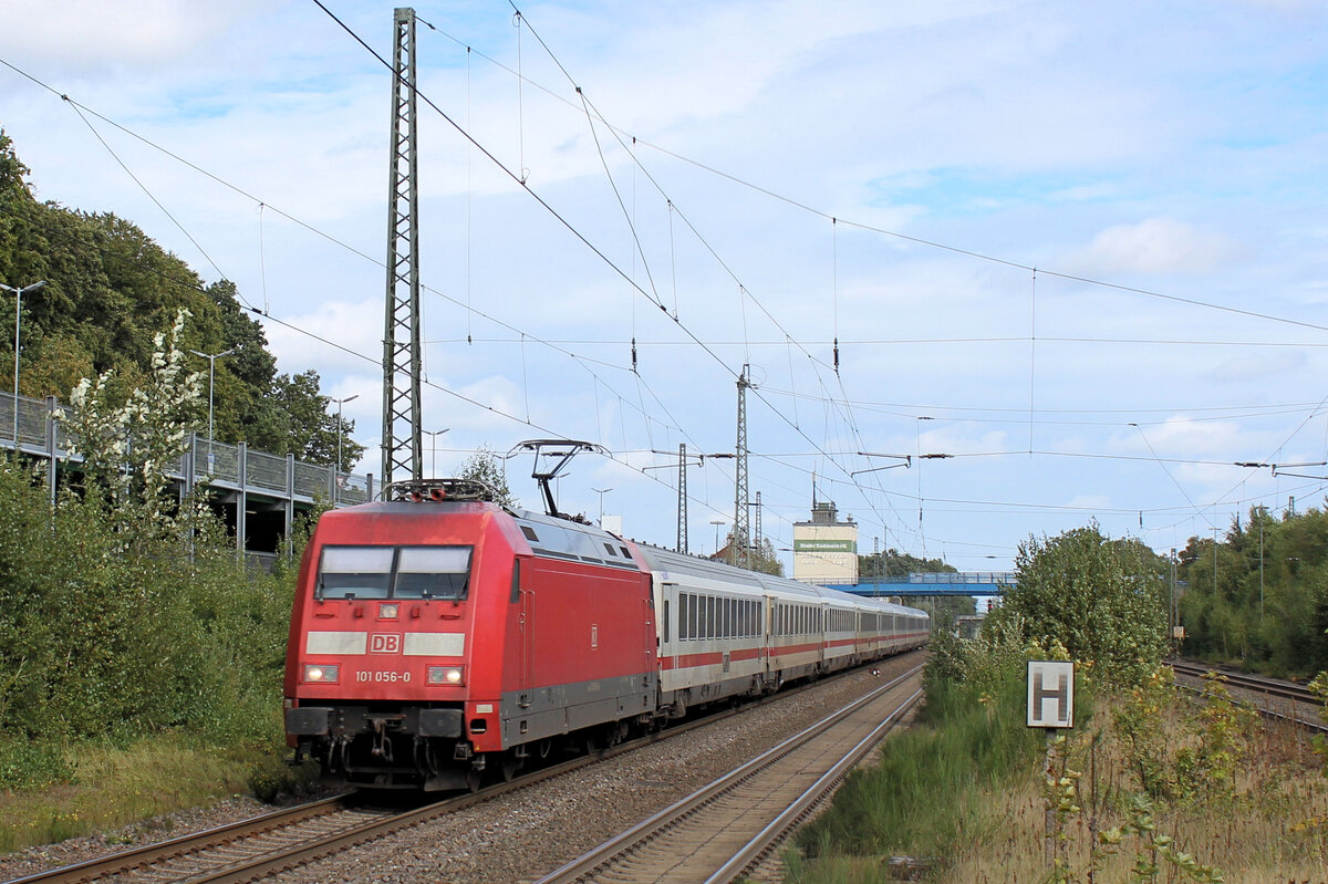 101 056-0 kommt aus Hamburg angerauscht! Tostedt, 21.09.2025.