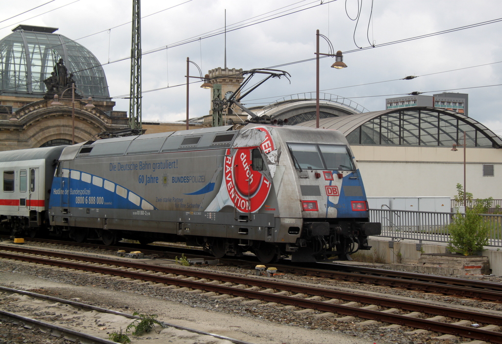 101 060-2 mit IC 2442(Dresden-K�ln)bei der Bereitstellung im Dresdener Hbf am 13.07.2015 