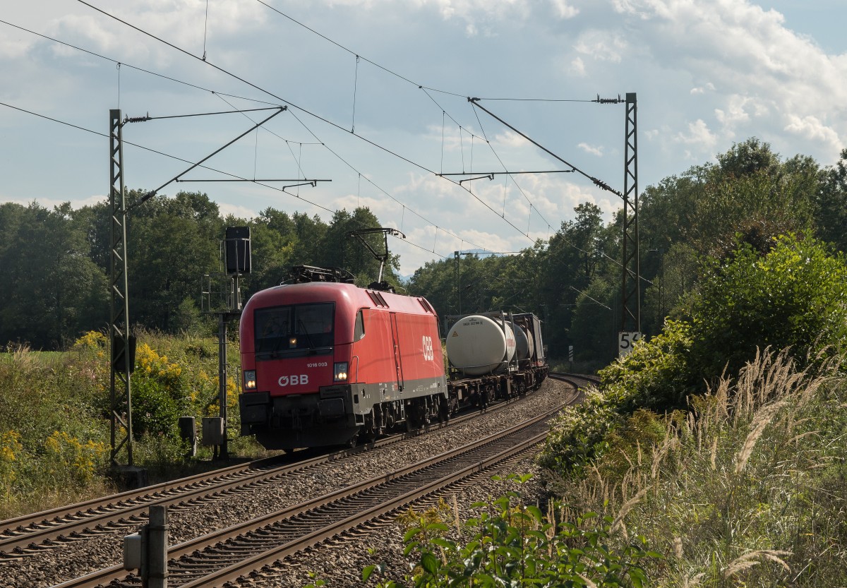 1016 003 war am 11. September 2015 bei Vogl in Richtung M�nchen unterwegs.