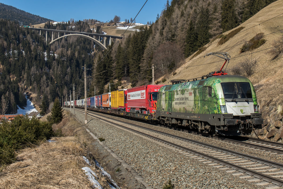1016 023-4 war am Ende einer  RoLa  in Richtung Innsbruck unterwegs. Aufgenommen am 19. M�rz 2016 bei St. Jodok.