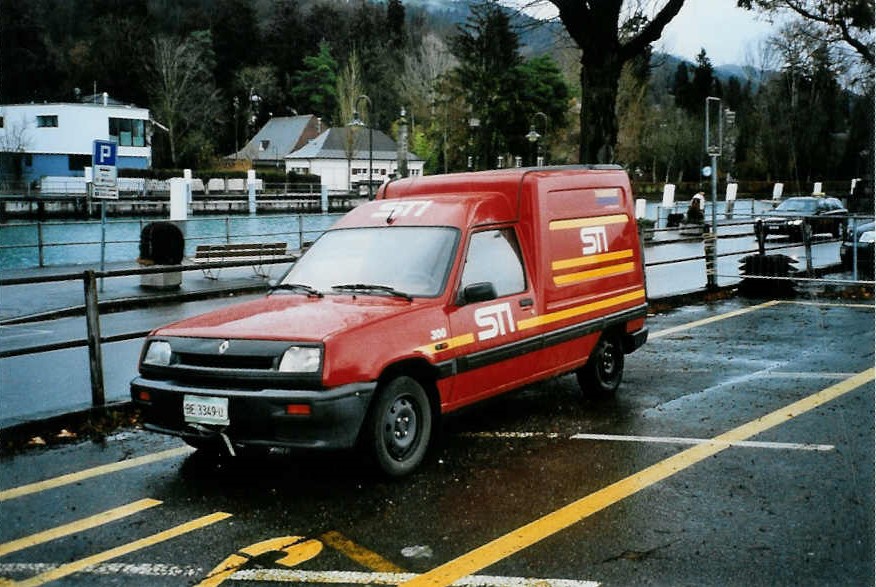 (101'814) - Aus dem Archiv: STI Thun - Nr. 300/BE 3349 U - Renault am 10. Dezember 2007 beim Bahnhof Thun (prov. Haltestelle)