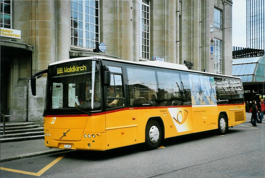 (104'102) - Casutt, Gossau - SG 4693 - Volvo am 4. Februar 2008 beim Bahnhof St. Gallen