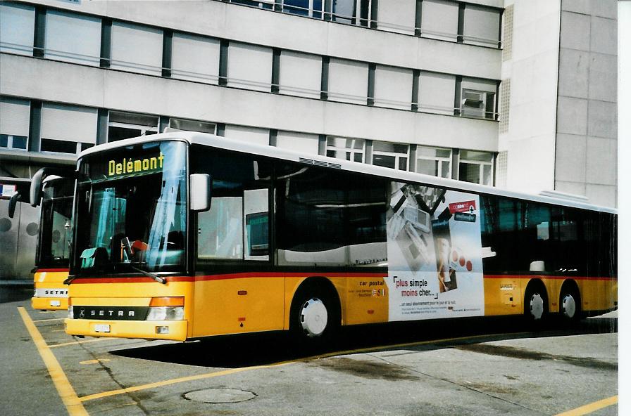 (104'515) - CarPostal Jura-Jura bernois-Neuchtel - Nr. 32/JU 31'178 - Setra (ex P 27'814) am 20. Februar 2008 beim Bahnhof Delmont