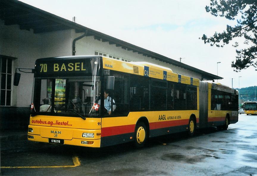 (108'812) - AAGL Liestal - Nr. 95/BL 7042 - MAN am 7. Juli 2008 beim Bahnhof Liestal