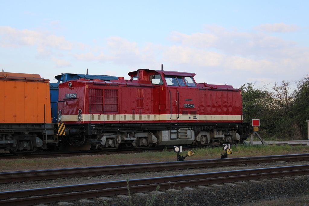 110 722-6 abgestellt im Rostocker Seehafen.26.04.2020