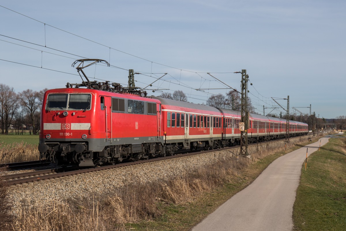 111 130-1 war am 6. Februar 2016 bei �bersee schiebend in Richtung Freilassing unterwegs.