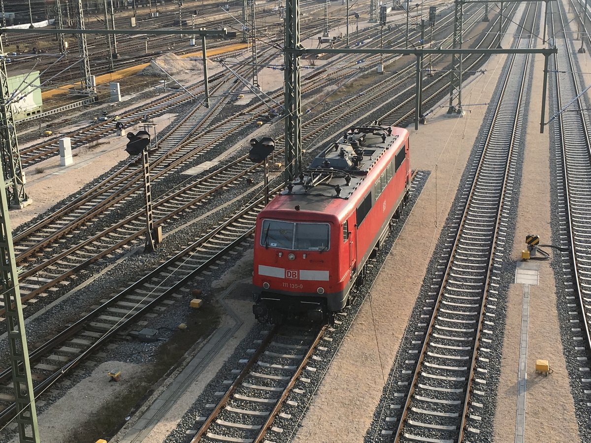 111 135 abgestellt am 22.12.16 in Ulm Hbf.