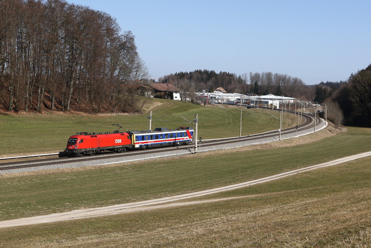 1116 054 war am 7. M�rz 2025 mit einem  Messwagen  bei Axdorf in Richtung Rosenheim unterwegs.