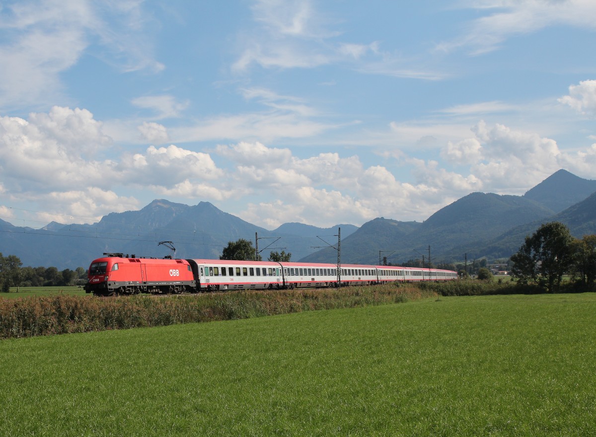 1116 077  Christoph  am 11. September 2015 aus Salzburg kommend bei Weisham.