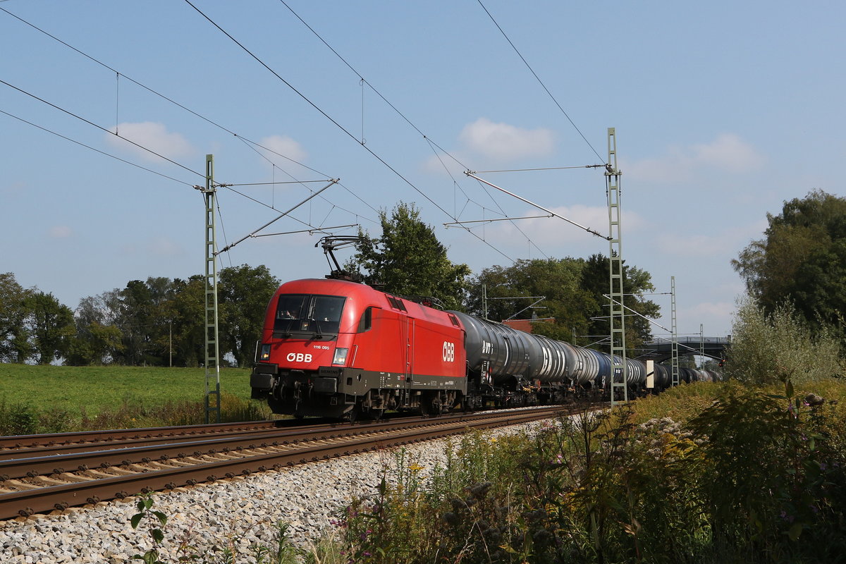 1116 095 mit einem Kesselwagenzug aus Salzburg kommend am 21. September 2020 bei �bersee am Chiemsee.