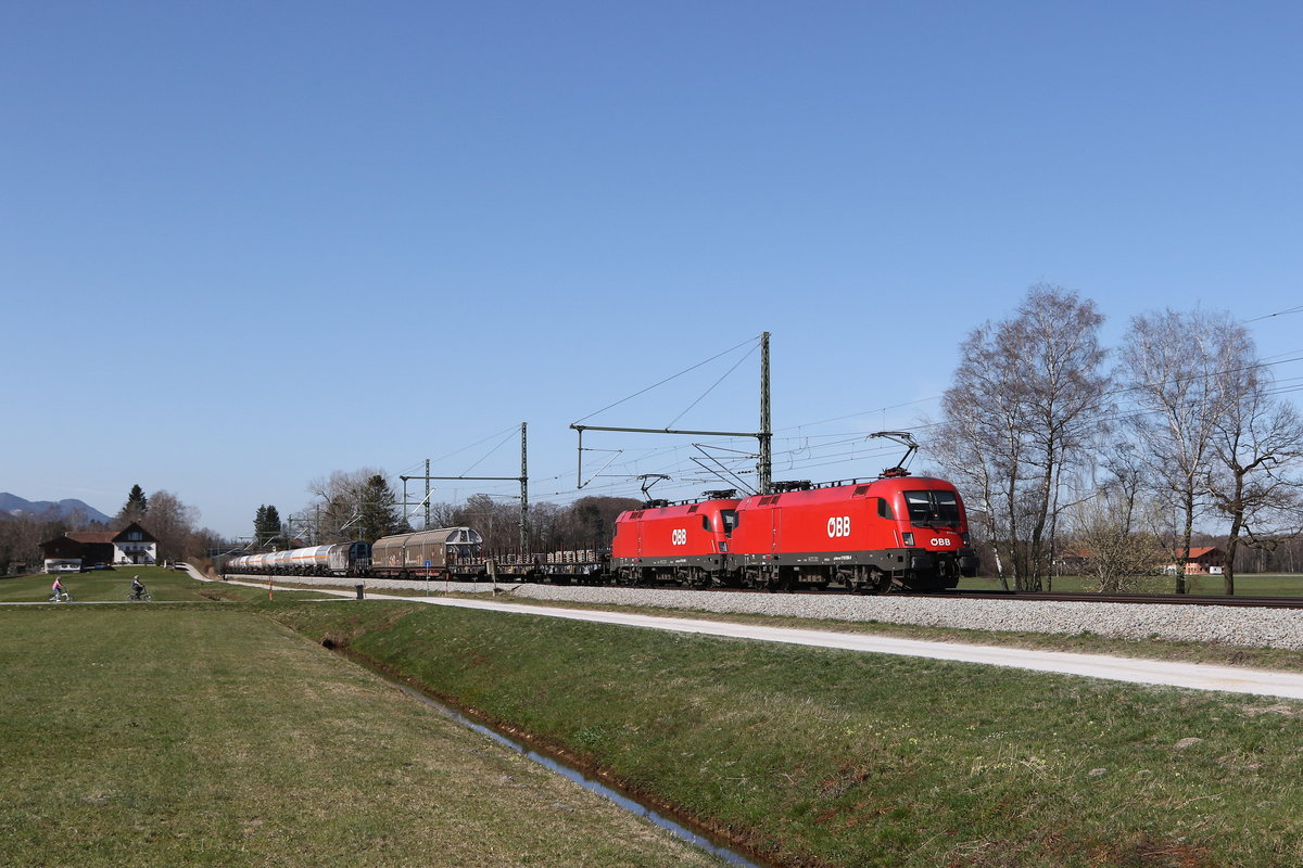 1116 096 & 1116 196 mit einem  Mischer  aus M�nchen kommend am 31. M�rz 2021 bei �bersee am Chiemsee.