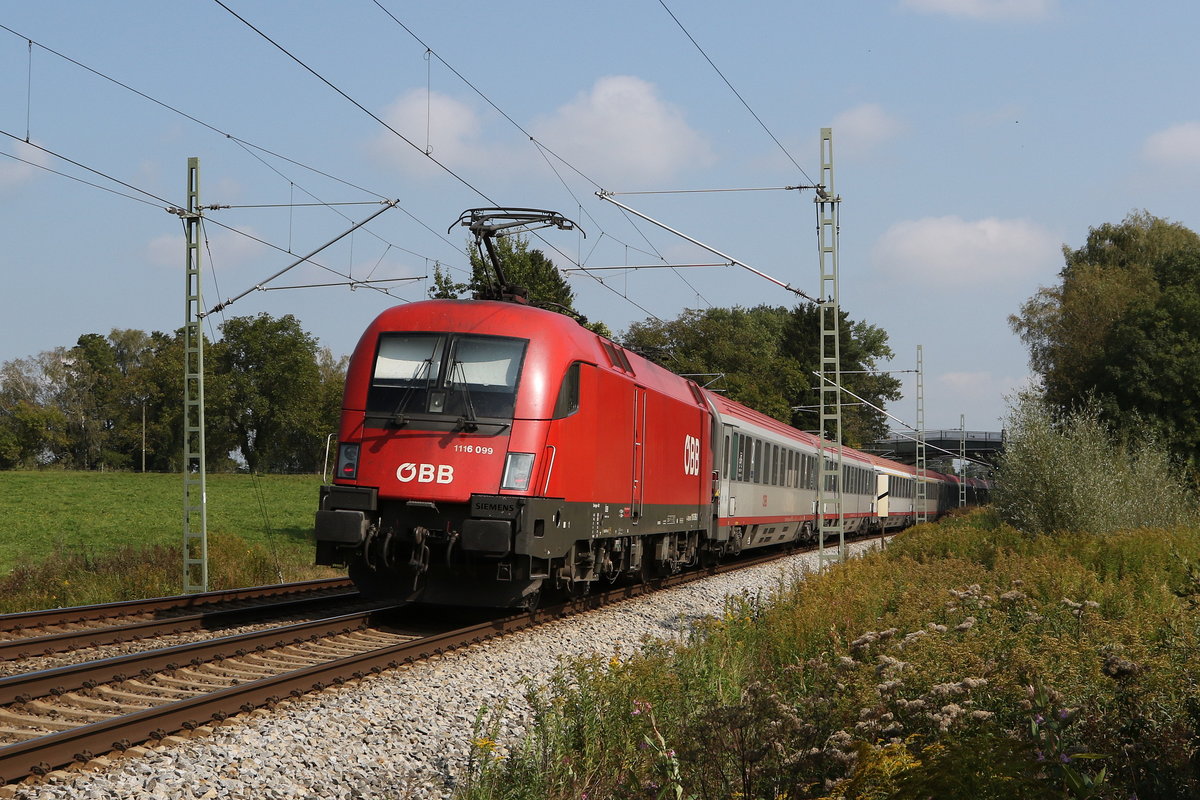 1116 099 schiebend an einem EC am 21. September 2020 bei �bersee.