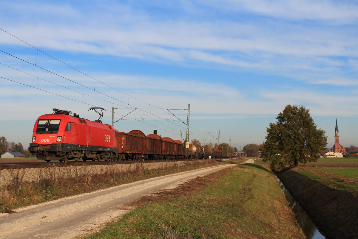 1116 137-1 bef�rderte am 9. November 2012 einen gemischten G�terzug von Salzburg in Richtung M�nchen.