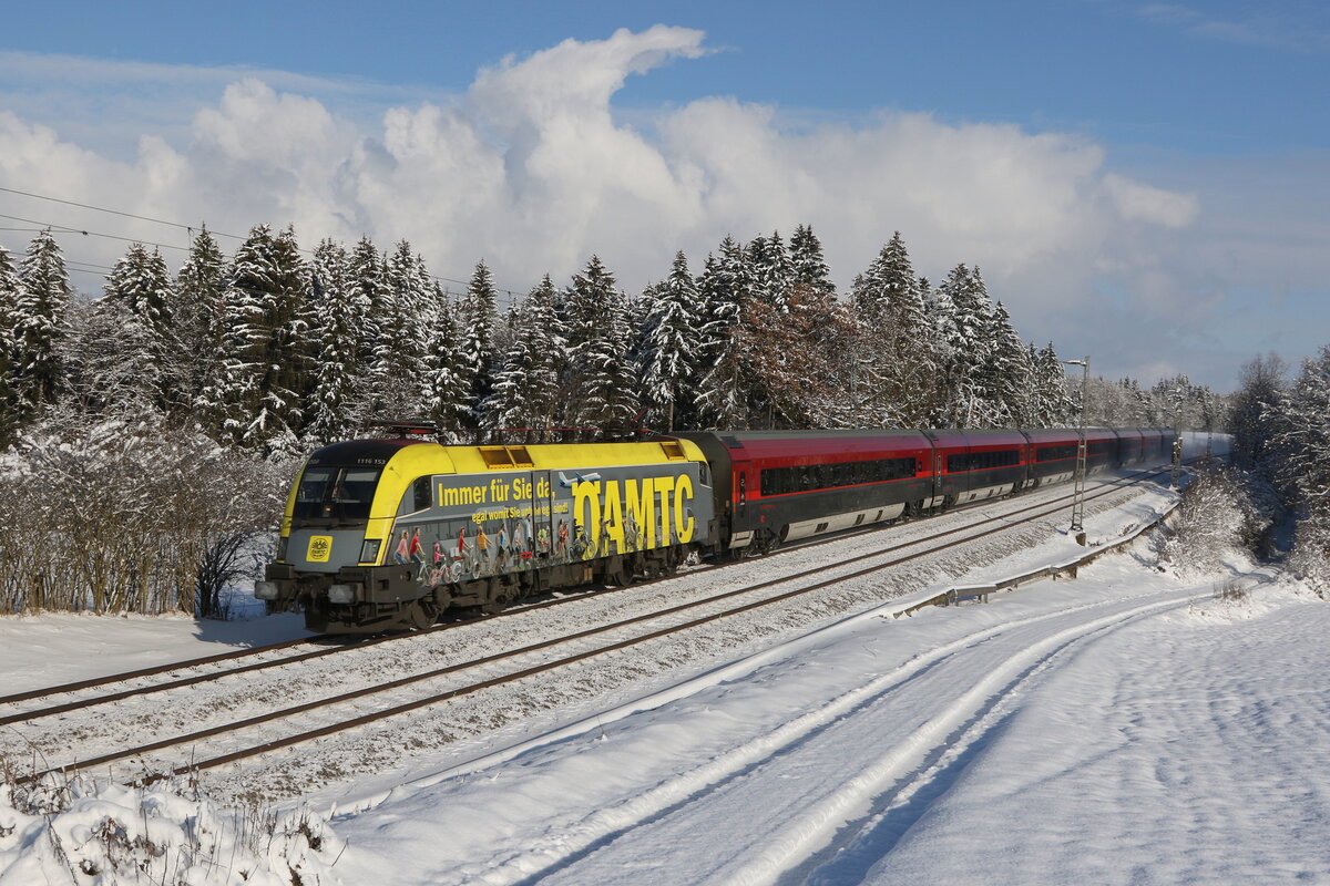 1116 153  �AMTC  aus Salzburg kommend am 12. Dezember 2022 bei Grabenst�tt im Chiemgau.
