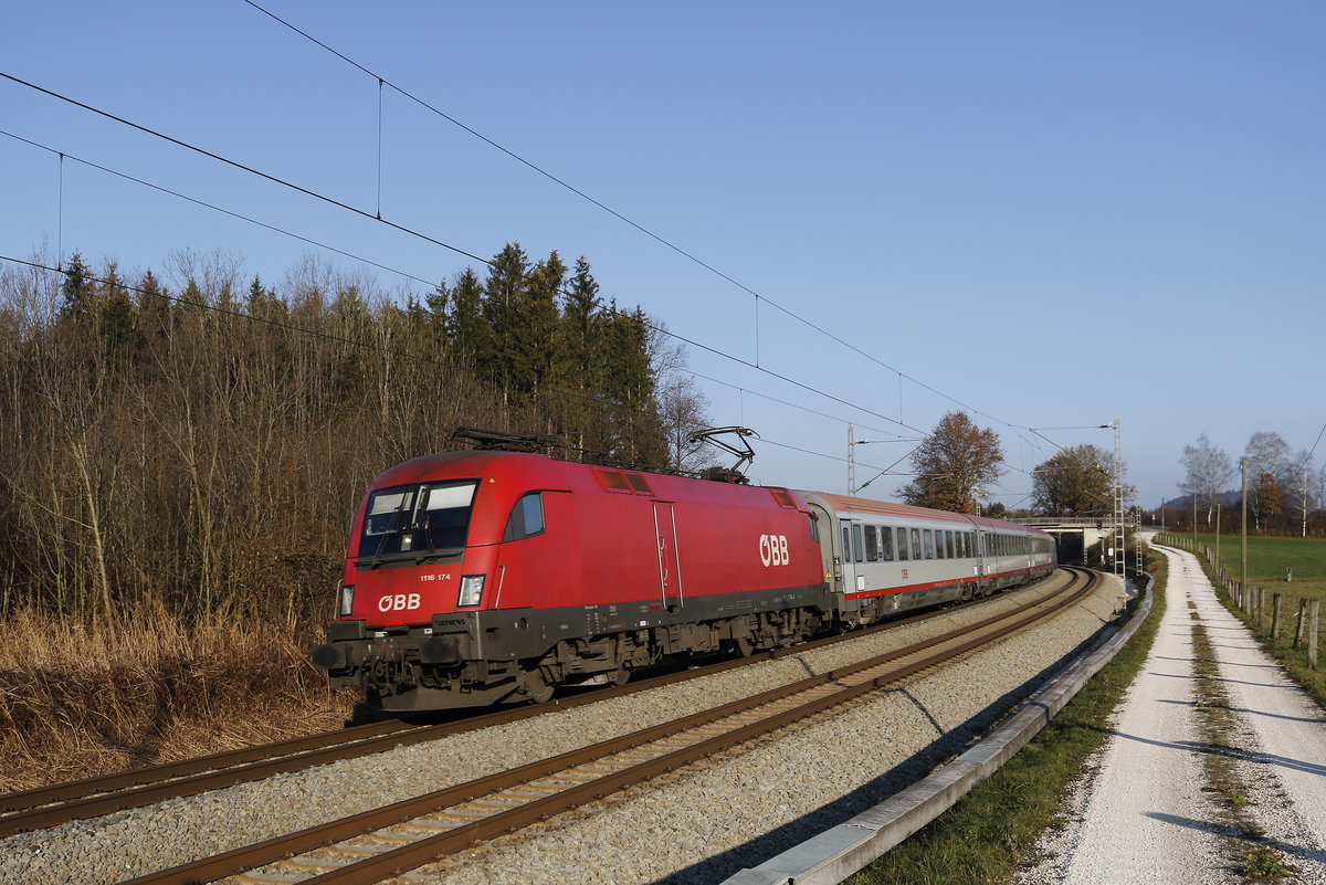 1116 174 mit einem  EC  am 17. November 2018 bei Grabenst�tt.