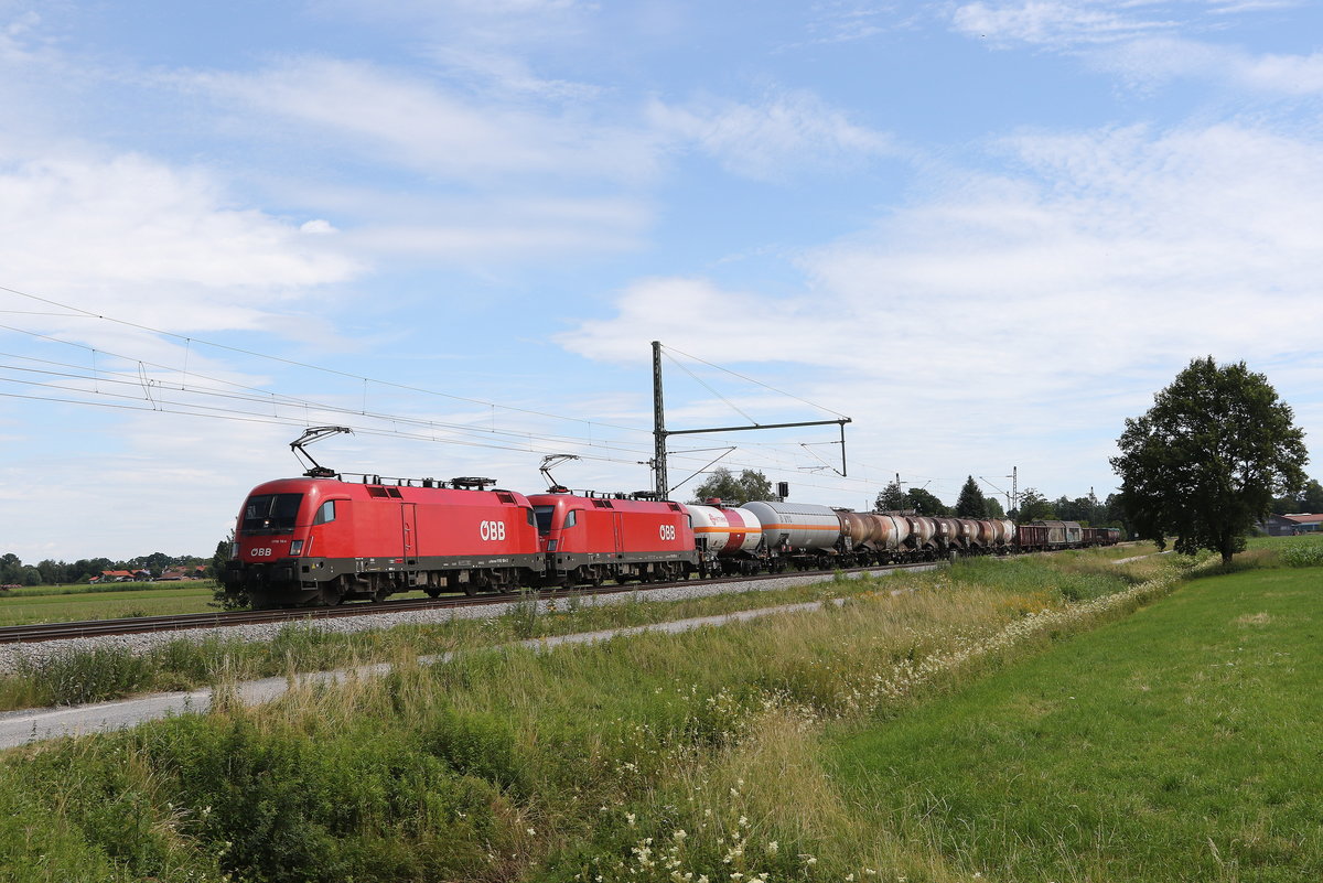 1116 184 & 1116 087 mit einem  Mischer  aus Salzburg kommend am 9. Juli 2020 bei �bersee am Chiemsee.