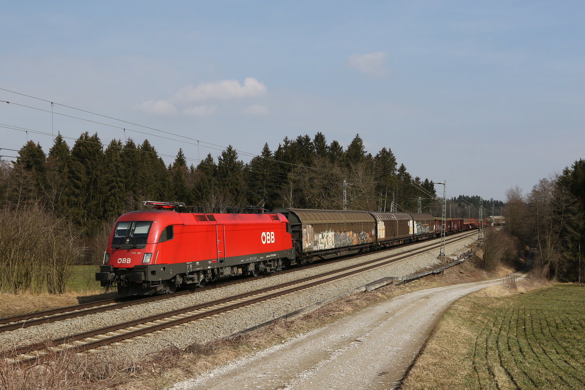 1116 190 mit einem gemischten G�terzug aus Salzburg kommend am 9. M�rz 2021 bei Grabenst�tt im Chiemgau.