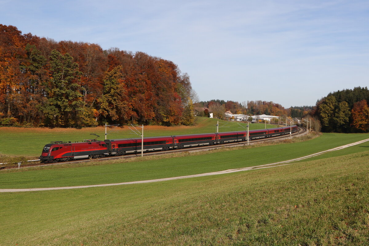 1116 211 war am 31. Oktober 2025 bei Axdorf in Richtung Rosenheim unterwegs.