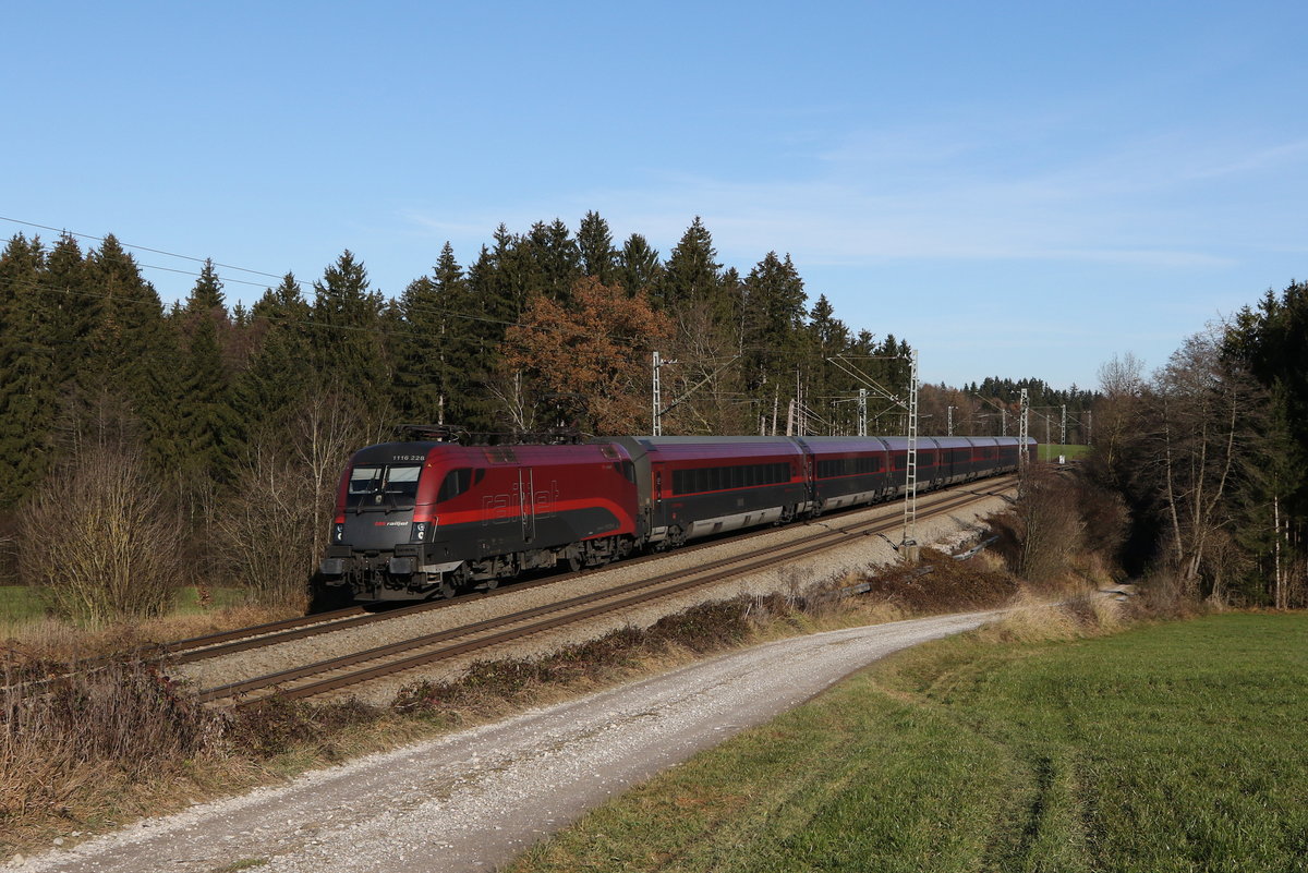 1116 228 aus Salzburg kommend am 24. November 2020 bei Grabenst�tt im Chiemgau.