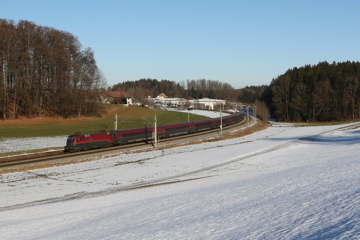 1116 236 aus Salzburg kommend am 19. Januar 2026 bei Axdorf im Chiemgau.