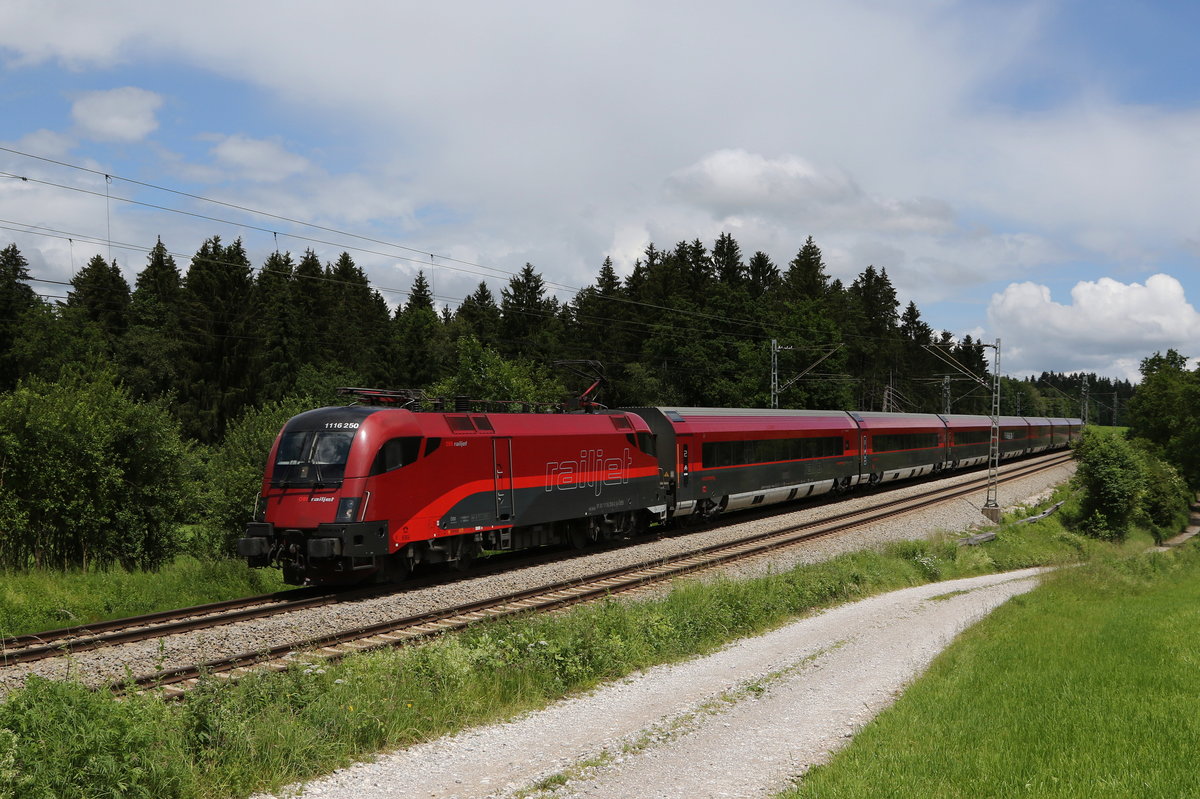 1116 250 aus Salzburg kommend am 11. Juni 2020 bei Grabenst�tt.