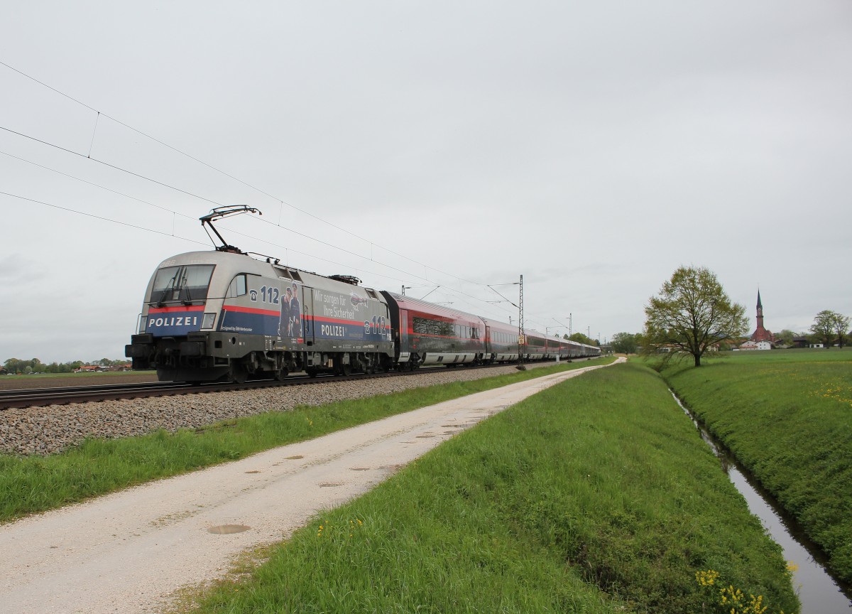 1116 250  Polizei-Taurus  schiebend an einem Railjet am 3. Mai 2015 bei �bersee am Chiemsee.