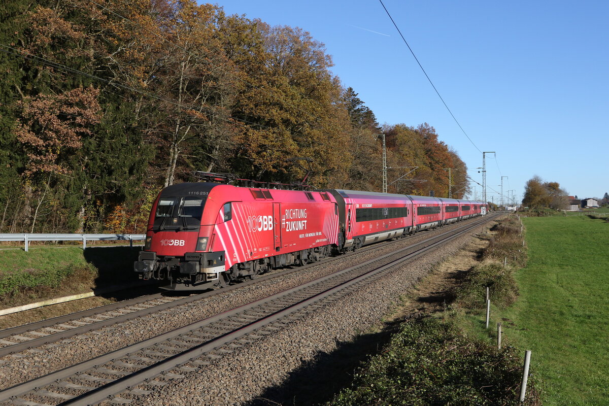 1116 251  100 jahre �BB  aus Salzburg kommend am 16. November 2024 bei Hufschlag.