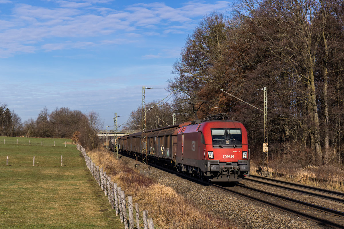 1116 270 mit einem gemischten G�terzug aus M�nchen kommend am 13. Dezember 2016 bei Vogl.