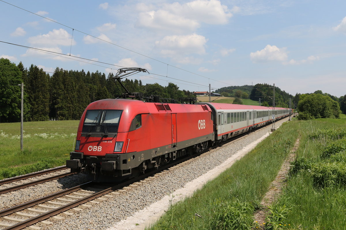 1116 278 war am Zugende des EC 113 im Einsatz. Aufgenommen am 19. Mai 2020 bei Grabenst�tt.