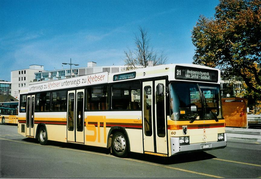 (111'717) - STI Thun - Nr. 60/BE 452'460 - Mercedes/R&J am 26. Oktober 2008 beim Bahnhof Thun (prov. Haltestelle)