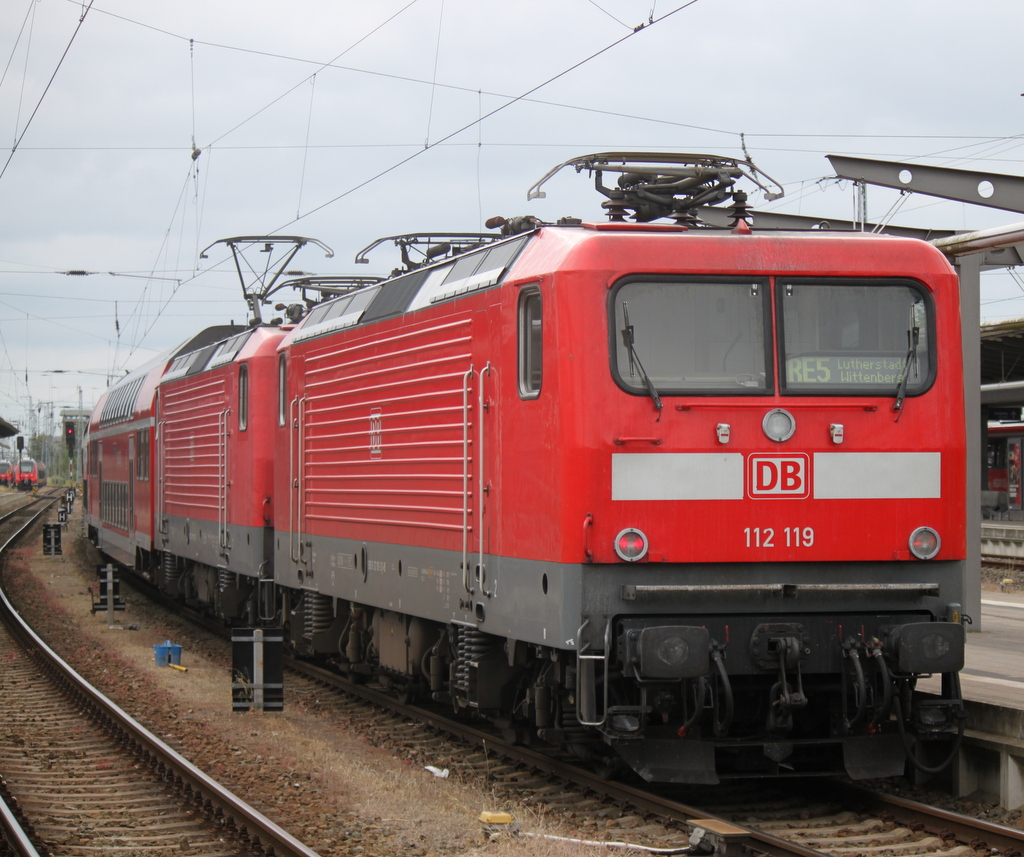 112 119-3+112 107-8 mit RE 4359 von Rostock Hbf nach Lutherstadt Wittenberg kurz vor der Ausfahrt im Rostocker Hbf.01.06.2014