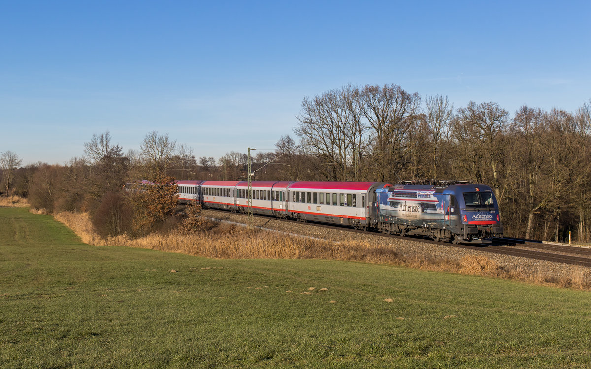 11216 019 der  Achensee-Taurus  am 10. Dezember von M�nchen kommend bei Hilperting.
