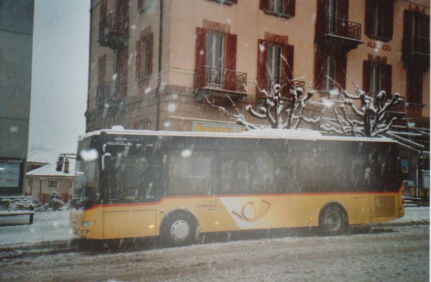 (112'704) - AutoPostale Ticino - TI 215'333 - MAN/Gppel am 10. Dezember 2008 beim Bahnhof Bellinzona