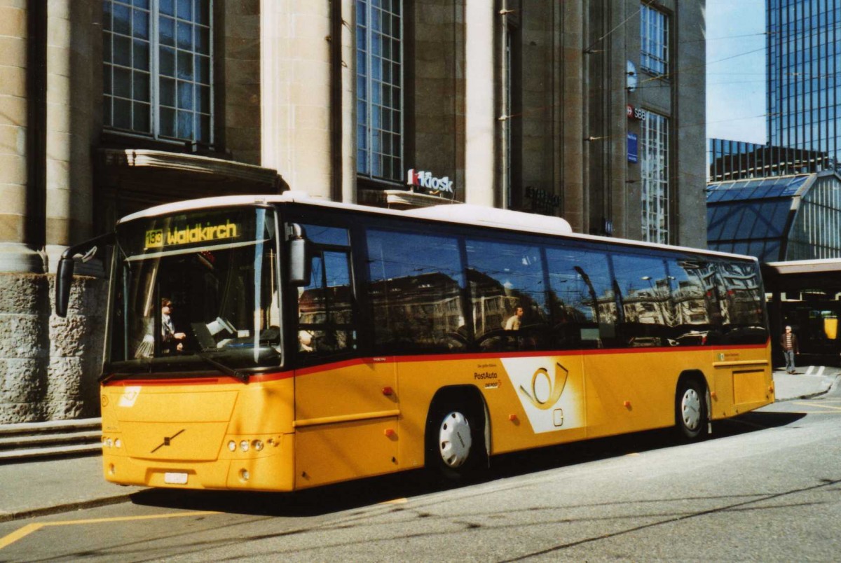 (115'411) - Casutt, Gossau - SG 14'677 - Volvo am 18. Mrz 2009 beim Bahnhof St. Gallen